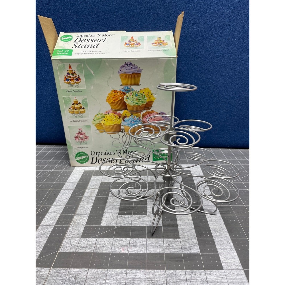 Wilton Cupcakes 'N More Dessert Stand - Holds 13 Cupcakes Décor 2005